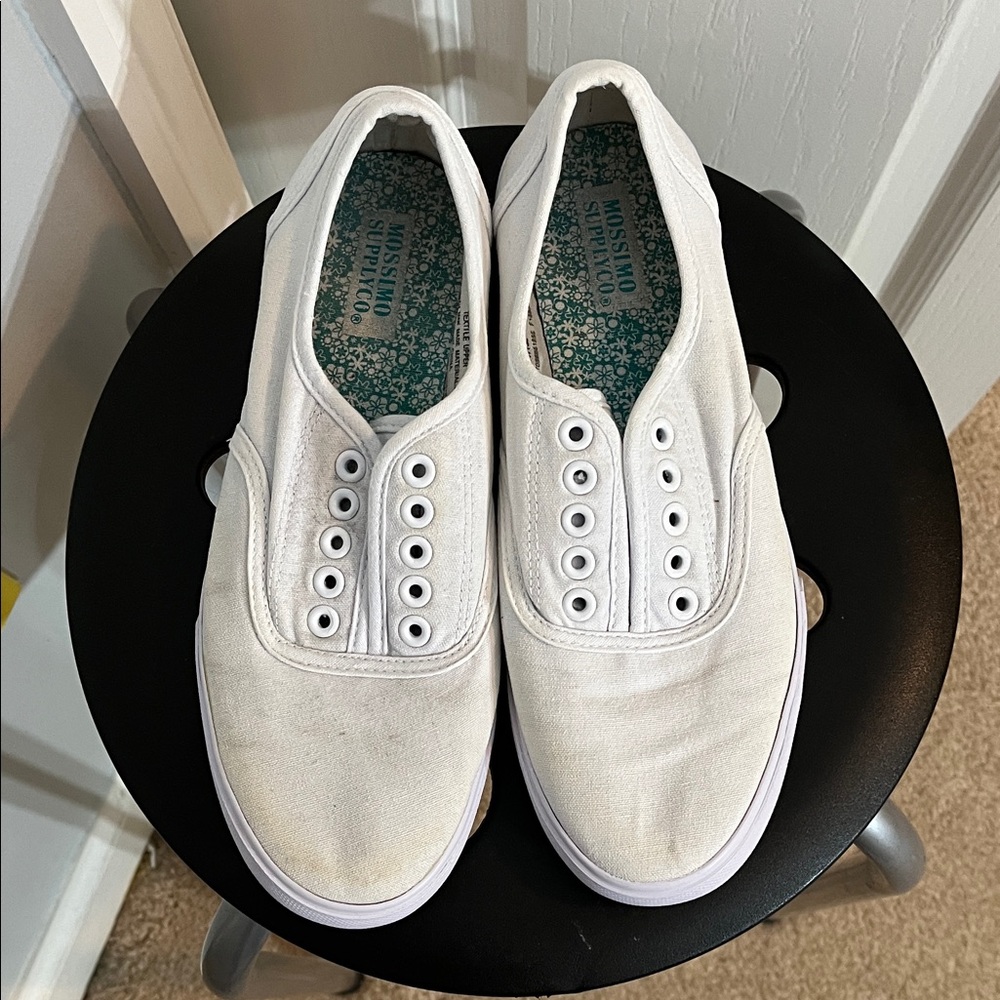 White Canvas Women's Shoes size 8.5 Mossimo Supply Co.